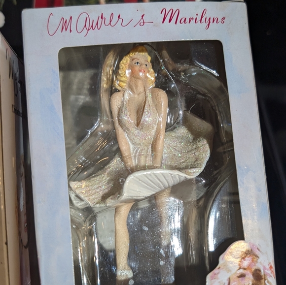 Marilyn Monroe Christmas Ornament variety in Boxes - Picture 4 of 5
